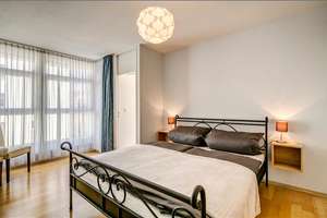 Möbliert: Zentrale Lage: moderne 2-Zimmer Wohnung  – Die vollständige Adresse der Immobilie erhältst du vom Anbieter., 80798 Josephsplatz, München – Vorschaubild 3
