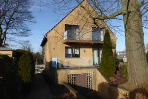 freistehendes Einfamilienhaus mit Ausrichtung nach Süden - auch als Zweifamilienhaus nutzbar – Osterather Straße 90, 40670 Neuss (Rhein-Kreis) – Vorschaubild 2