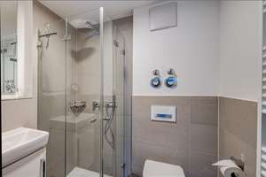 Möbliert: Haus‑in‑Haus‑Wohnung in exklusiver Lage am Isarhochufer  – Die vollständige Adresse der Immobilie erhältst du vom Anbieter., 81545 Harlaching, München – Vorschaubild 18