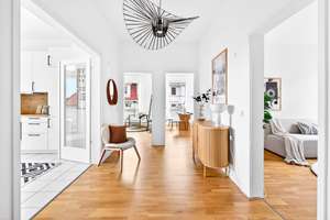 Lichtdurchflutete stylische 3-Zimmer-Altbauwohnung mit Balkon in S-West, Bestlage, provisionsfrei