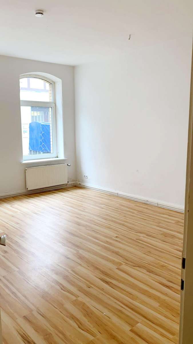 Immobilie in Alfeld (Leine) - Bevorzugt als Generationen Haus: renoviertes Stadthaus mit 3 WE in zentraler Lage - Bild 2