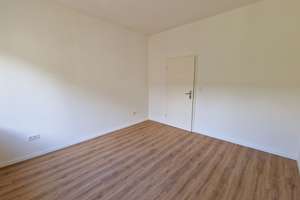 Sanierte 2-Zimmerwohnung mit Einbauküche und Balkon!