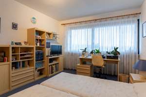 Waldshut-Tiengen: Gepflegtes Haus mit viel Platz und Ausstattung – Die vollständige Adresse der Immobilie erhältst du vom Anbieter., 79761 Waldshut-Tiengen – Vorschaubild 10