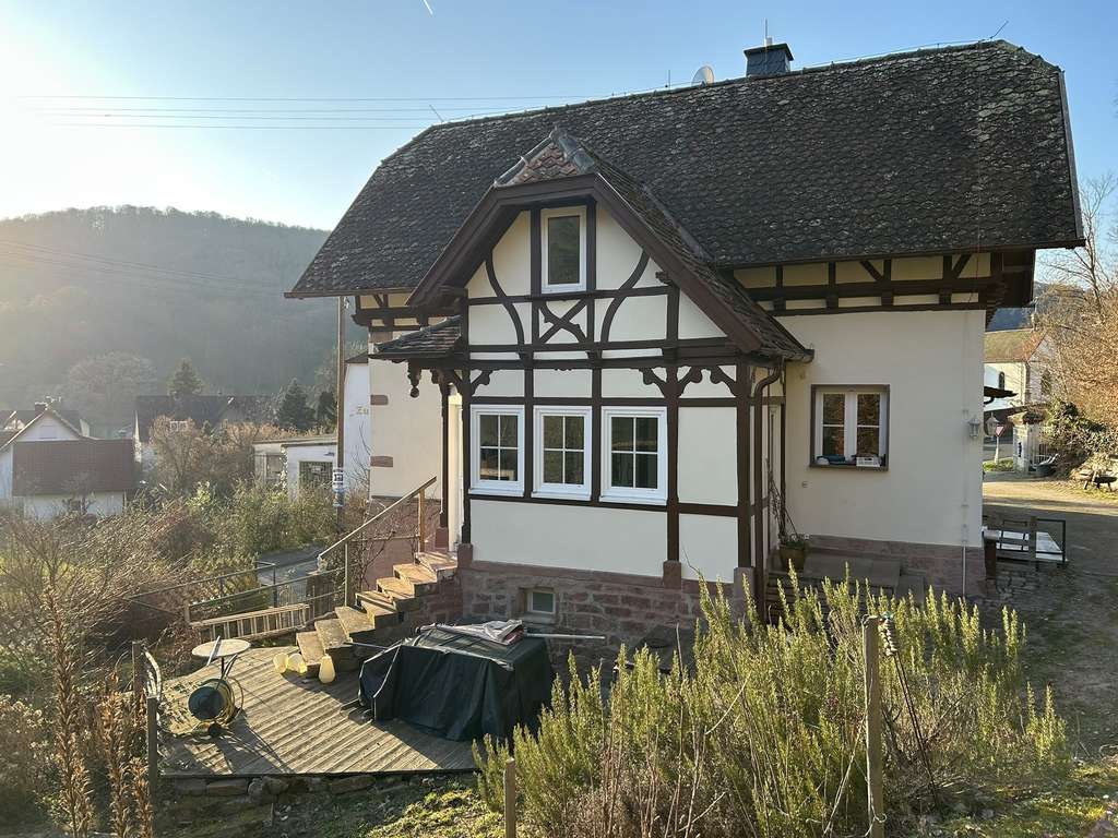 Immobilie in Gemünden am Main - Charmantes Altbauhaus mit Einliegerwohnung und großem Garten in Gemünden-Schönau - Bild 1
