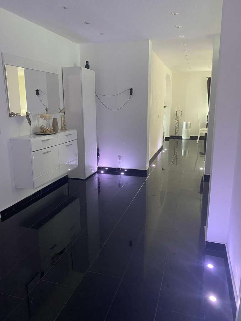 Immobilie in Osterburken - Perfekt für Familien:5-Zimmer-Wohnung mit Gartenanteil, 30 m² Terrasse und Balkon & Garage - Bild 1