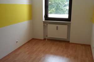 Ruhig gelegene 3-Zi.-Wohnung in Top-Lage mit Balkon, Tageslichtbad und TG-Stellplatz – Die vollständige Adresse der Immobilie erhältst du vom Anbieter., 90449 Röthenbach West, Nürnberg – Vorschaubild 10