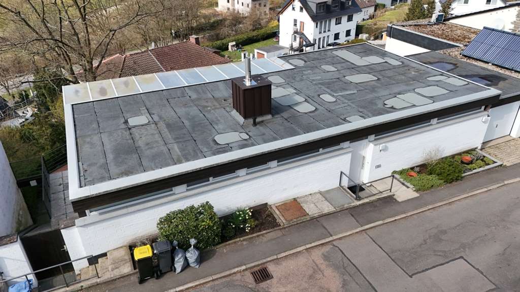 Immobilie in Schlangenbad - Haus in attraktiver Hanglage mit Weitblick und Garten in Schlangenbad-Wambach - Bild 2