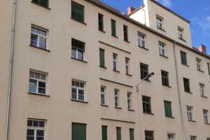 **HELLE 3-RWG** Tageslichtbad mit Wanne  **WE 13**