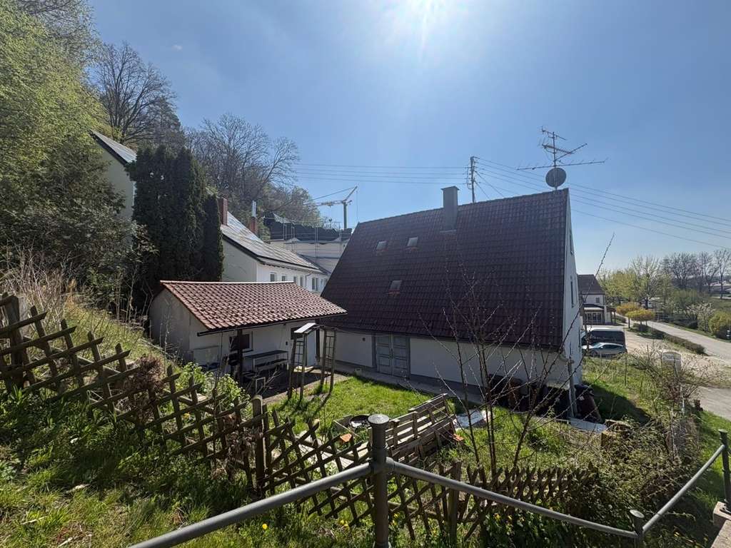 Immobilie in Affing - ***Seltene Gelegenheit für Handwerker: Sanierungsbedürftiges Einfamilienhaus mit Potenzial*** - Bild 1