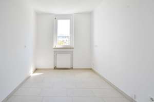 ProEigentum: 3-Zi-Whg Bogenhausen, vollst. renoviert, Wannenbad, Gäste-WC, Balkon, TG-Stellplatz – Taimerhofstraße 16, 81927 Oberföhring, München – Vorschaubild 5