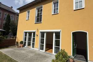 Doppelhaushälfte als Remise mit sonniger Terrasse, Parkplatz, Fischgrätparkett, sehr ruhig