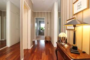 Attraktive 1,5-Zimmer-Wohnung mit Süd-Balkon und Tiefgaragenstellplatz in Hamburg-Lokstedt – Die vollständige Adresse der Immobilie erhältst du vom Anbieter., 22529 Lokstedt, Hamburg – Vorschaubild 3