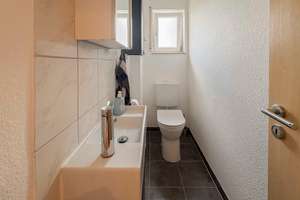 3,5-Zimmer-Wohnung mit Traum-Ausblick, großem Balkon & TG-Stellplatz – Die vollständige Adresse der Immobilie erhältst du vom Anbieter., 97076 Lengfeld, Würzburg – Vorschaubild 8