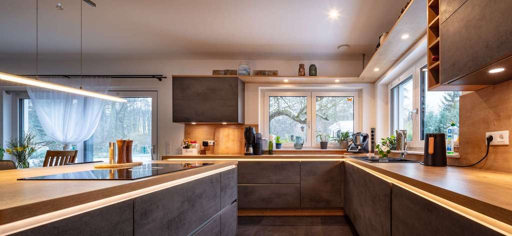 Immobilie in Altlandsberg - BIETERVERFAHREN: Exklusives Einfamilienhaus mit Energiekonzept und Westgarten, Terrasse und Pool - Bild 0