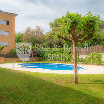 EXKLUSIVE WOHNUNG MIT TERRASSE, PARKPLATZ UND POOL IM WUNDERSCHÖNEN ORT TOSSA DE MAR