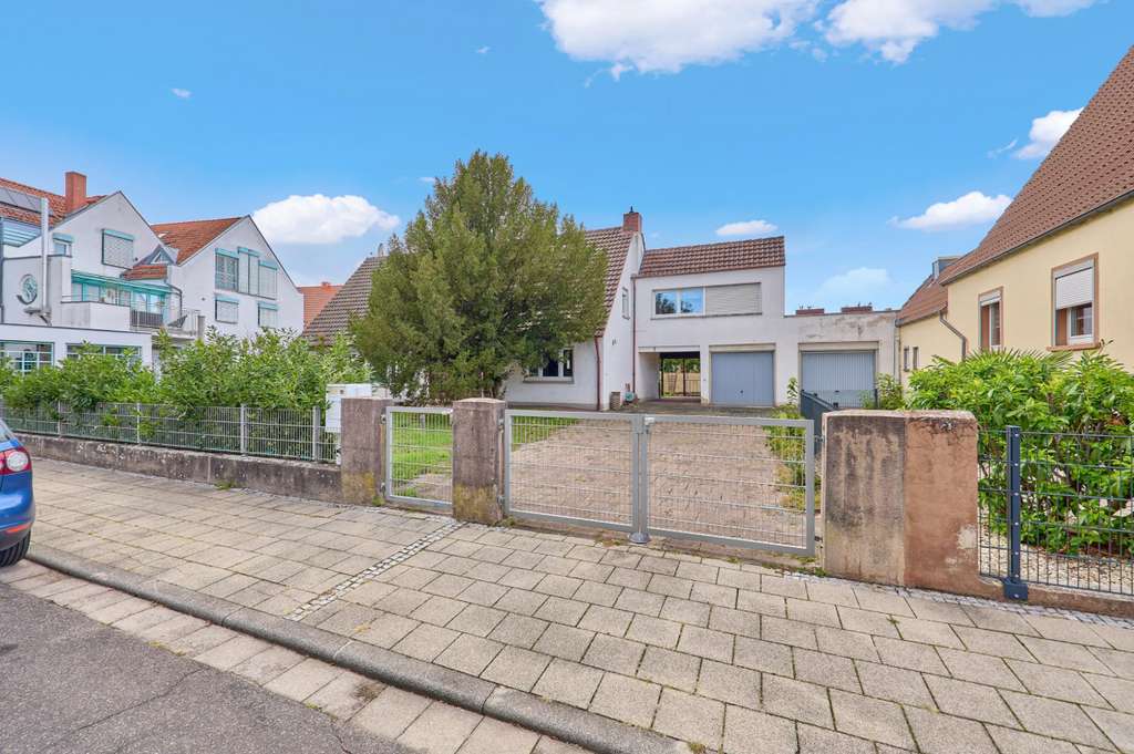 Immobilie in Schifferstadt - 4-Zimmer-Dachgeschosswohnung mit Garten und Garage in gepflegtem 2FH! - Bild 2