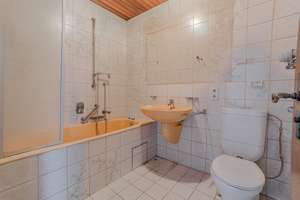 Gut geschnittene 3-Zimmer mit Südloggia / Kauf gegen Gebot – Die vollständige Adresse der Immobilie erhältst du vom Anbieter., 80997 Moosach-Bahnhof, München – Vorschaubild 11