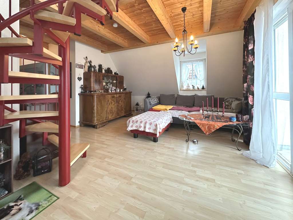 Immobilie in Kirchseeon - Investieren mit Komfort: sehr gepflegte 3-Zimmer-Galeriewohnung, zwei Balkone, stabile Miete! - Bild 3