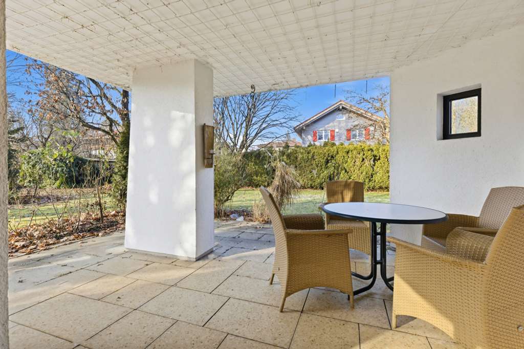 Immobilie in Krailling - Villa auf ca. 809 m² Hammergrundstück in Toplage von Krailling, Bj. 1978, ca. 190 m² Wfl, Sauna - Bild 2