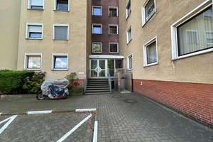 Gepflegte 2-Zimmer-Wohnung mit Stellplatz, Balkon und Fahrstuhl in Salzgitter-Lebenstedt