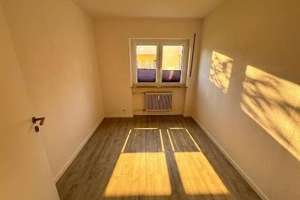 Sofort bezugsfrei: 3-Zimmer-Wohnung mit Garagenstellplatz – 79100 Unterwiehre-Süd, Freiburg im Breisgau – Vorschaubild 3