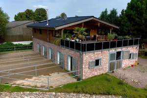 Exklusives Objekt für Pferdeliebhaber oder Hobbybetriebsstätte mit Wohnhaus im DG = in ruhiger Lage – Up´n Barg 10b, 22926 Ahrensburg – Vorschaubild 1