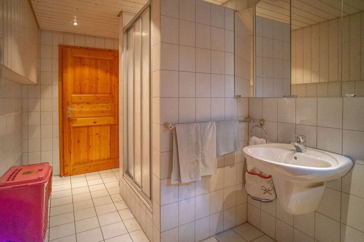 Immobilie in Stutensee - Großzügiges Einfamilienhaus mit Einliegerwohnung, Gewölbekeller und idyllischem Garten – Viel Platz  - Bild 4