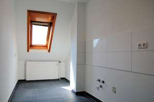 Interessantes Anlageobjekt: modernisierte Dachgeschosswohnung in Bonn-Duisdorf – Die vollständige Adresse der Immobilie erhältst du vom Anbieter., 53123 Duisdorf, Bonn – Vorschaubild 4