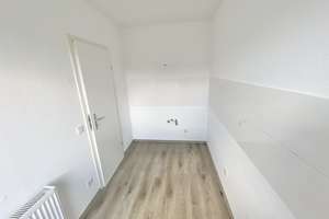 Helle 2-Zimmer-Wohnung mit Balkon, frisch renoviert! – Nietzscheweg 1, 45279 Freisenbruch, Essen – Vorschaubild 2
