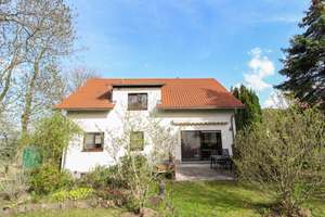 !!!Traumhaus in Traumlage!!! Großes EFH und Top-Potenzial in Feldrandlage zur flexiblen Nutzung – Die vollständige Adresse der Immobilie erhältst du vom Anbieter., 1705 Freital – Vorschaubild 1