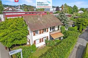 Zweifamilienhaus mit Potential - zentrale Lage
See und Stadt in wenigen Gehminuten erreichbar – Bodenseekreis – Vorschaubild 1
