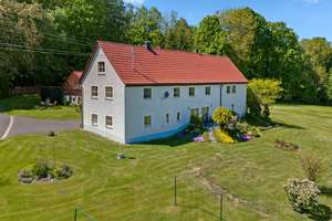 Exklusives Anwesen: Modernes Zweifamilienhaus in Alleinlage auf 2.471 m² Grundstück – Die vollständige Adresse der Immobilie erhältst du vom Anbieter., 95659 Arzberg – Vorschaubild 3