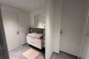 Hafencity: Erstbezug, Traumblick auf Elphi und Elbe, Einbauküche, Schrank Ankleide, Unterschrank Bad – Lucy-Borchardt-Straße 4, 20457 Hamburg – Vorschaubild 13