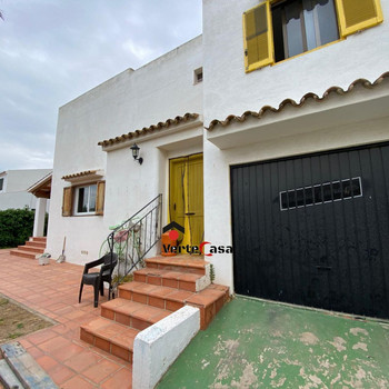 Freistehende Villa zum Verkauf am Strand, 4 Schlafzimmer.