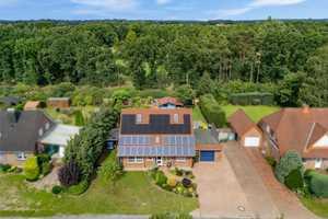 Modern aufgeladen: Einfamilienhaus mit 2 PV-Anlagen, neuer Wärmepumpe und Freiluftwohnzimmer – Emsland (Kreis) – Vorschaubild 14