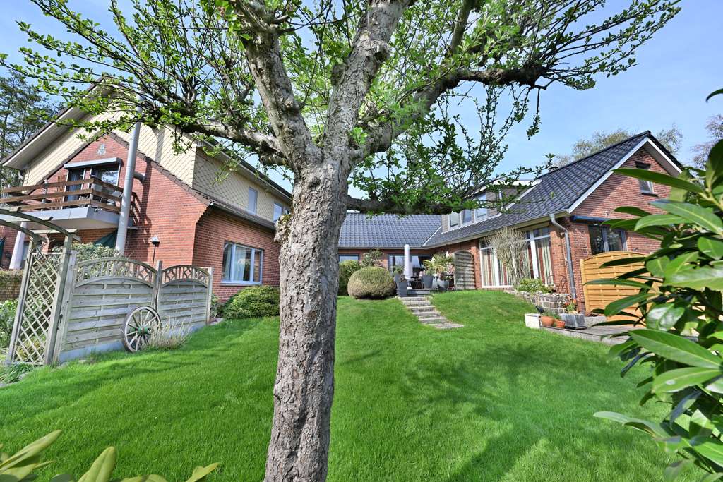 Immobilie in Cuxhaven - Mehrfamilienhaus mit 5 Wohneinheiten in guter Lage von Cuxhaven! - Bild 1