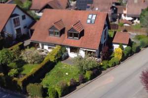 Charmante Doppelhaushälfte mit Blick auf die Burg Hohenzollern in Hechingen – Die vollständige Adresse der Immobilie erhältst du vom Anbieter., 72379 Hechingen – Vorschaubild 2