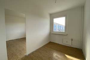 Sonniger Südbalkon mit Blick auf den Innenhof – Klandorfer Straße 28, 12689 Berlin – Vorschaubild 11