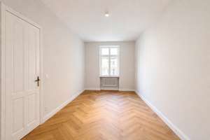 Traumhafte 4-Zimmer-Altbauwohnung mit kleinem Balkon am Schustehrusspark! RENOVIERT & BEZUGSFREI! – Schustehrusstraße 28, 10585 Charlottenburg, Berlin – Vorschaubild 14