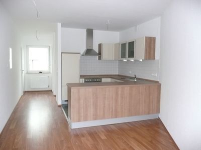 **Stilvoll, mit EBK !!** Exklusive 2,5-Zi.-Wohnung mit  Balkon u. Garagenstellplatz...
