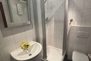 ***INNENSTADT-WEST-Studenten & Pendlerapartment mit Laminat, EBK, Fliesen & Duschbad***