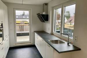 Wohnen mit Weitblick – 2-Zimmer-Dachgeschosswohnung mit großer Dachterrasse & Einbauküche – Die vollständige Adresse der Immobilie erhältst du vom Anbieter., 81827 Waldtrudering, München – Vorschaubild 3