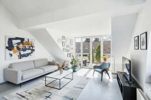 Sonnendurchflutete Dachgeschosswohnung mit Balkon in bezugsfreiem Zustand – Die vollständige Adresse der Immobilie erhältst du vom Anbieter., 81825 Gartenstadt Trudering, München – Vorschaubild 2