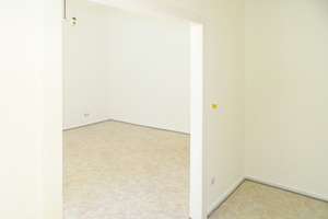 Bezugsfreie ruhige 
1-Zimmer-Altbauwohnung
in begehrter Lage Friedrichhain – Silvio-Meier-Straße 4, 10247 Friedrichshain, Berlin – Vorschaubild 8