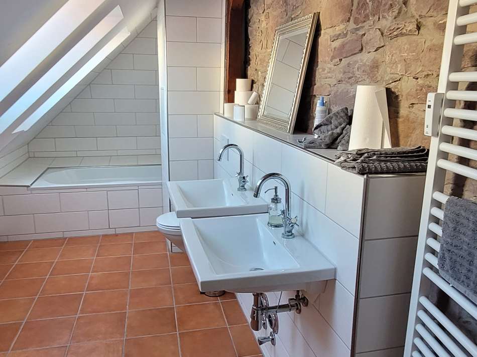 Dachgeschosswohnung Bad
