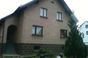 Einfamilienhaus mit sieben Zimmern + Garage + Garten – Die vollständige Adresse der Immobilie erhältst du vom Anbieter., 98590 Rosa – Vorschaubild 1
