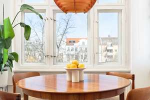 Blick aufs Maybachufer: Wunderschöner 2 Zimmer Altbau, 4. OG, Ost-Loggia, Erker, Wasserblick – Maybachufer 47, 12045 Neukölln (Ortsteil), Berlin – Vorschaubild 6