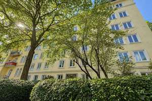 Beste Lage in Schwabing: 4,5-Zimmer mit 2 Bäder, Balkon zum Innenhof, mit lebenslangem Wohnrecht.