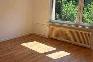 Helle, renovierte 2-Zimmer-Wohnung nahe dem S-Bahnhof