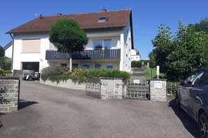 Gemütliche Dachgeschosswohnung 4 Zimmer mit Einbauküche in ruhiger Wohngegend